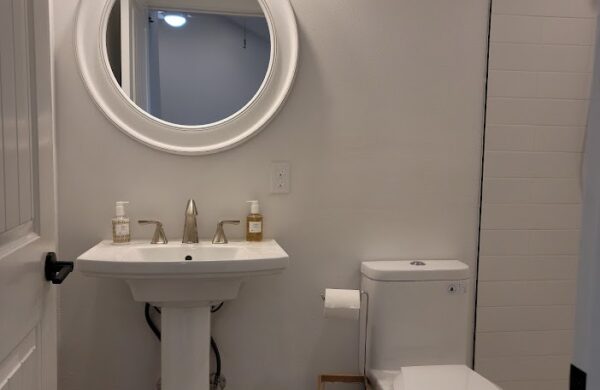 Pedestal sink with round mirror