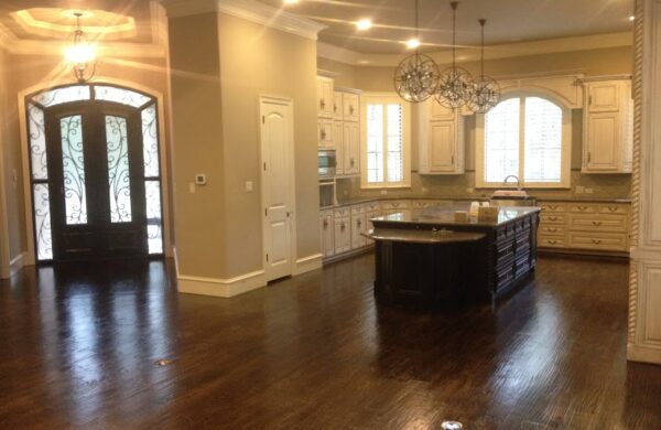 Large traditional style kitchen with island